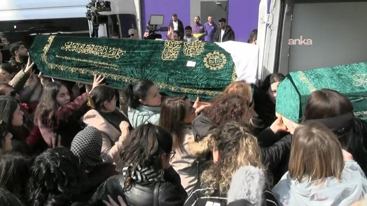 Fatma Nur Çelik ve kızını kadınlar uğurladı…