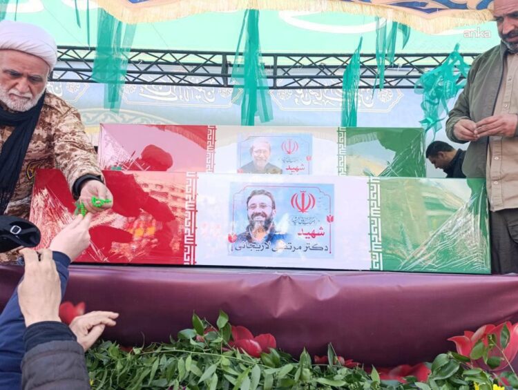 Ali Laricani için düzenlenen cenaze törenine binlerce kişi katıldı