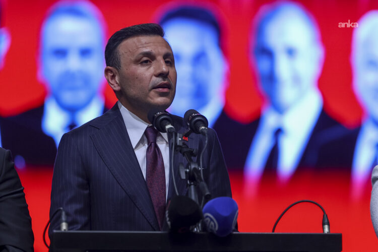 Özgür Çelik: Korku duvarları yıkılmıştır