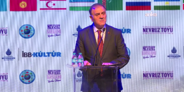 İBB Başkanvekili Nuri Aslan Nevruz ateşi yaktı