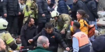 İstanbul’un Fatih ilçesinde bina çöktü