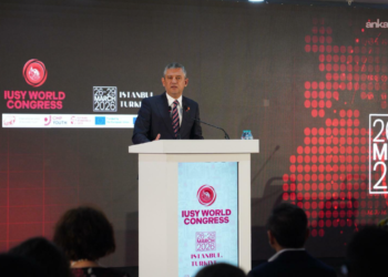 CHP lideri Özgür Özel’den Uşak Belediyesi’ne yönelik operasyona ilk tepki!