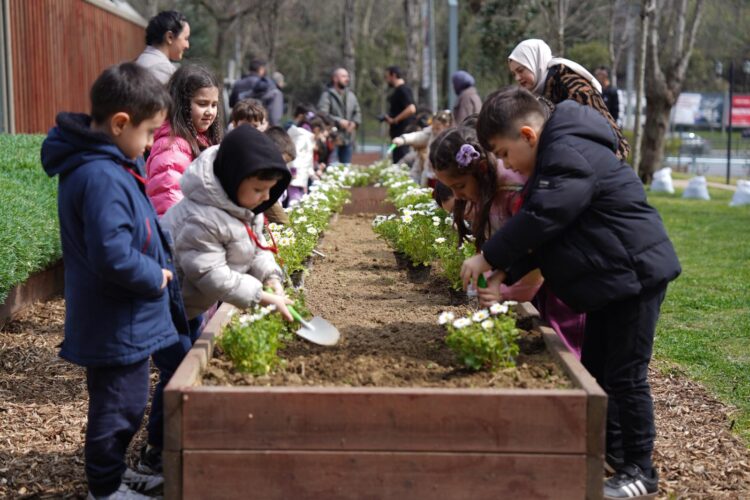 Beyoğlu’nda geleceğe nefes: Baruthane Yaşam Vadisi’nde fidanlar toprakla buluştu