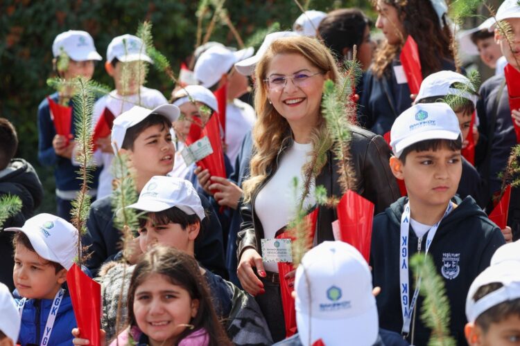 Bakırköy’de minik eller toprağa can verdi