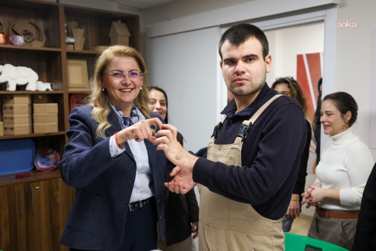 Bakırköy Belediye Başkanı Ovalıoğlu, özel bireyler ve aileleriyle iftar yaptı