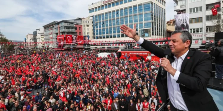 Özgür Özel: Bir daha kimse Arapça İstiklal Marşı okutmaya kalkmasın