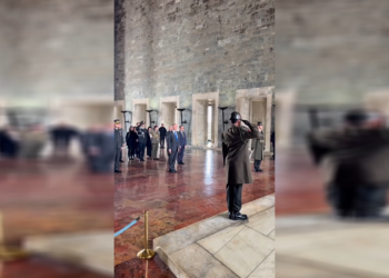 İtalya Ticaret Bakanı Urso, Anıtkabir’i ziyaret etti