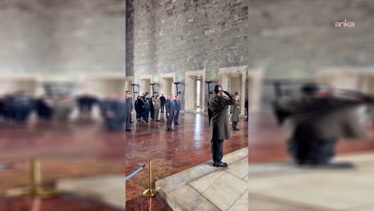 İtalya Ticaret Bakanı Urso, Anıtkabir’i ziyaret etti