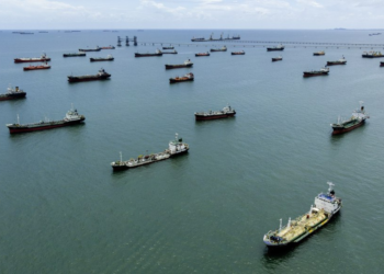 İran Devrim Muhafızları: Hürmüz Boğazı’ndan geçişlere sert karşılık verilecek