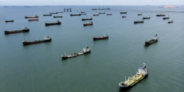 İran Devrim Muhafızları: Hürmüz Boğazı’ndan geçişlere sert karşılık verilecek