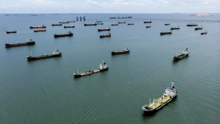 İran Devrim Muhafızları: Hürmüz Boğazı’ndan geçişlere sert karşılık verilecek