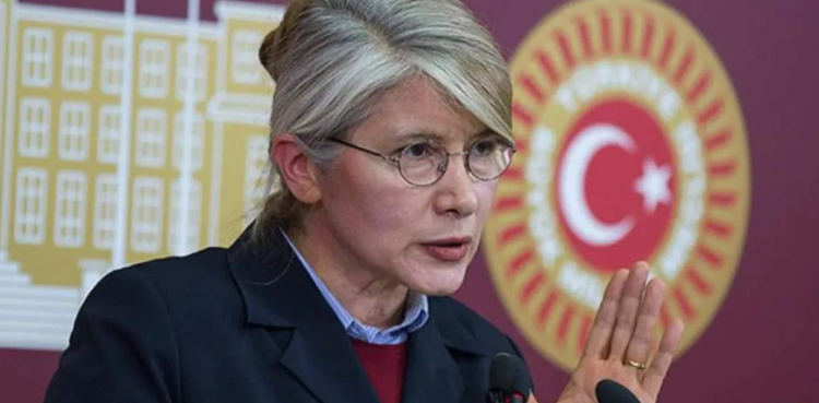 Emine Ülker Tarhan yeniden CHP’de
