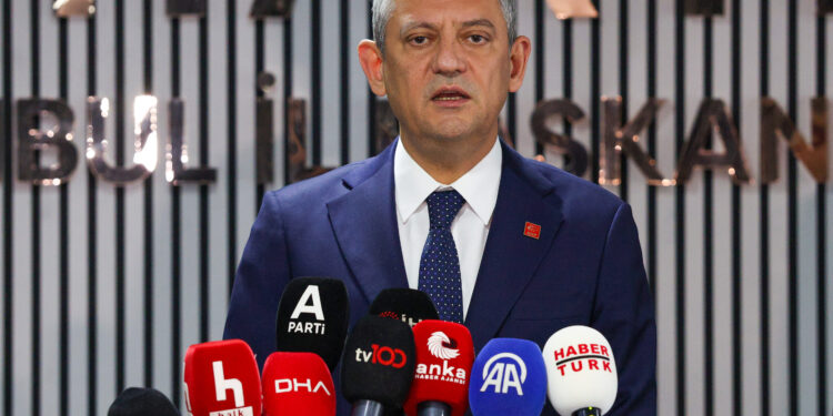 Özgür Özel: “Orban kaybederken onu destekleyen bütün tek adamlar da kaybetti”