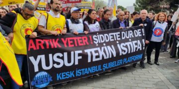 Okullardaki şiddete karşı İstanbul İl Milli Eğitim Müdürlüğü önünde eylem