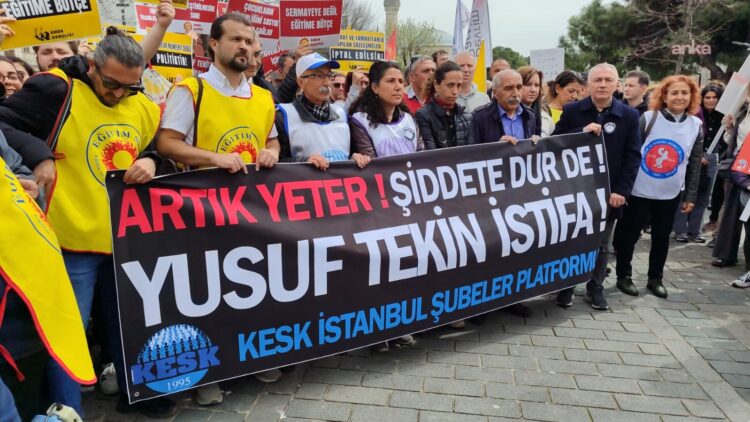 Okullardaki şiddete karşı İstanbul İl Milli Eğitim Müdürlüğü önünde eylem