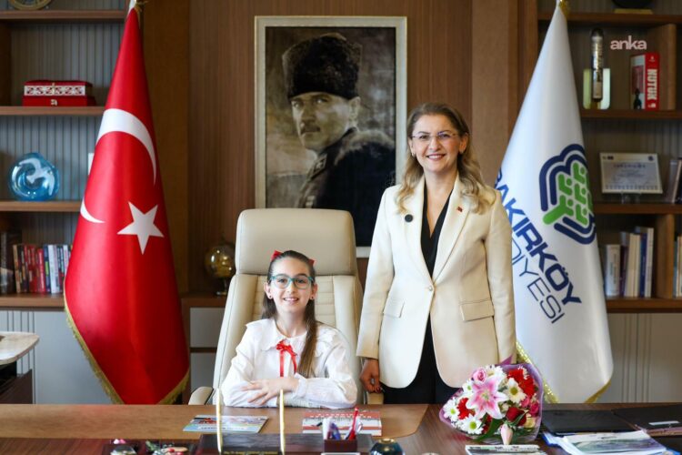 Bakırköy’de 23 Nisan coşkusu… Belediye başkanlığı koltuğu çocukların oldu