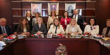 Bakırköy Belediye Başkanı Ovalıoğlu, vatandaşların Paskalyasını kutladı