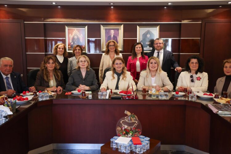 Bakırköy Belediye Başkanı Ovalıoğlu, vatandaşların Paskalyasını kutladı