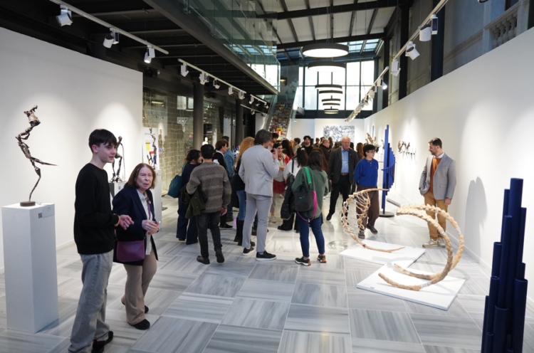 Genç sanatçıların özgün eserleri Beyoğlu’nda sanatseverlerle buluştu