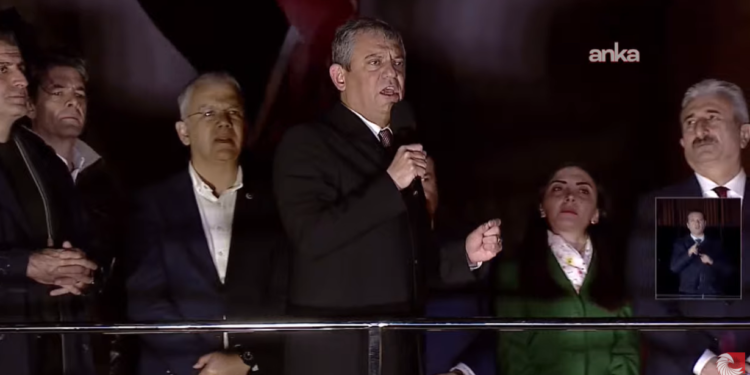 Özgür Özel: “Bursalının vermediği yetkiyi zorbalıkla alıyor”