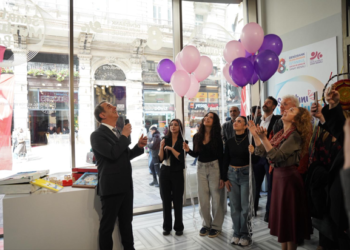 Beyoğlu’nda bienal coşkusu: “Sanatını Mutlulukla Buluştur” sergisi açıldı