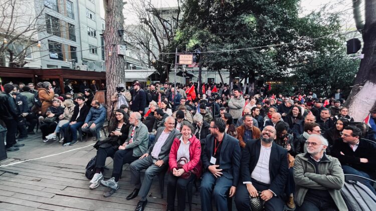 Küba dostları İstanbul’da bir araya geldi: Kübalılar teslim olmaz!