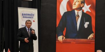 Üstün Dökmen Bakırköylülerle buluştu