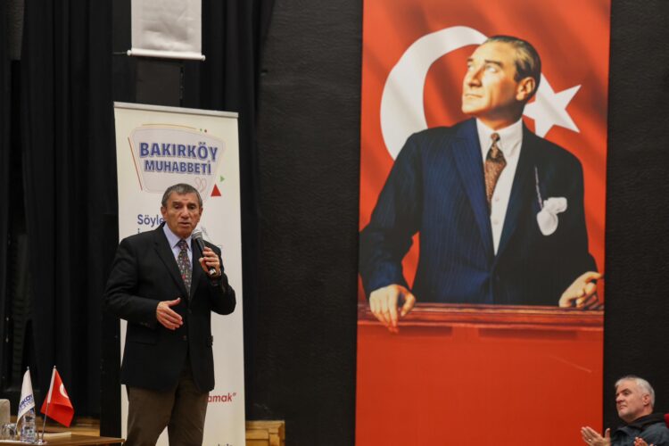 Üstün Dökmen Bakırköylülerle buluştu