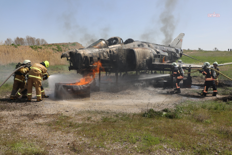 MSB: “Uçak yangınına müdahale tatbikatı başarıyla tamamlandı”