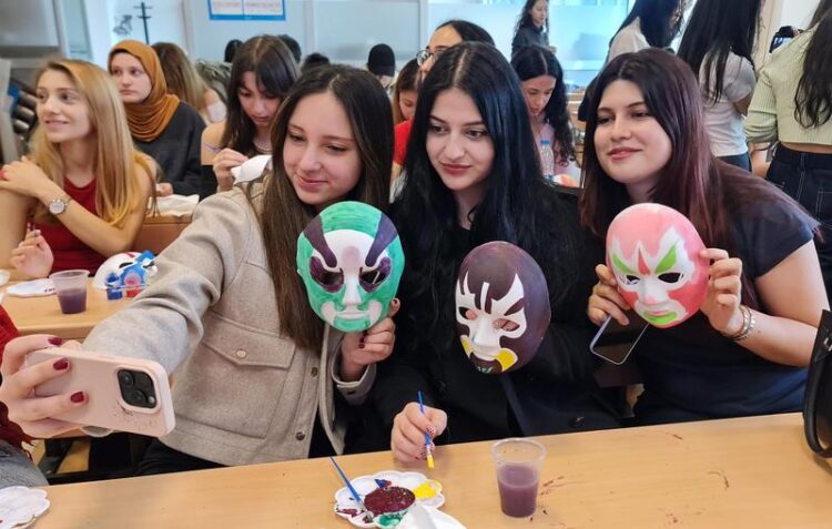 İstanbul’da üniversite öğrencileri, Pekin Operası’nın gizemli dünyasını bizzat deneyimledi