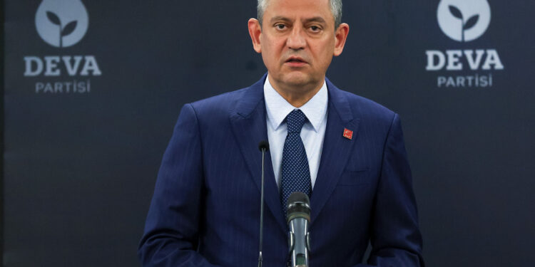 Özgür Özel: “Ara seçimi Meclis zemininde tartışmaya devam edeceğiz”