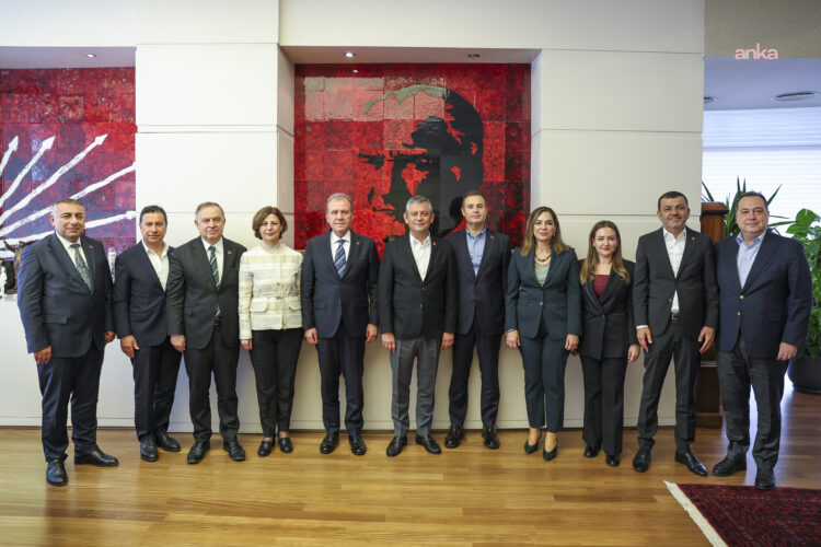 Özgür Özel, CHP’li Büyükşehir Belediye Başkanlarıyla bir araya geldi