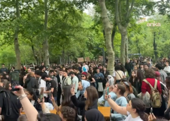 İstanbul Bilgi Üniversitesi’nin faaliyet izninin kaldırılması protesto edildi