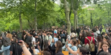 İstanbul Bilgi Üniversitesi’nin faaliyet izninin kaldırılması protesto edildi