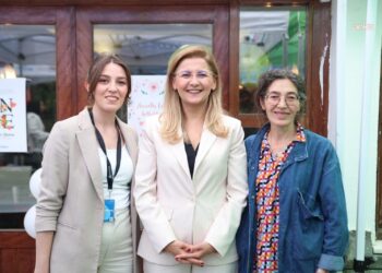 Bakırköy’de Anneler Günü’nde üç kuşak bir araya geldi