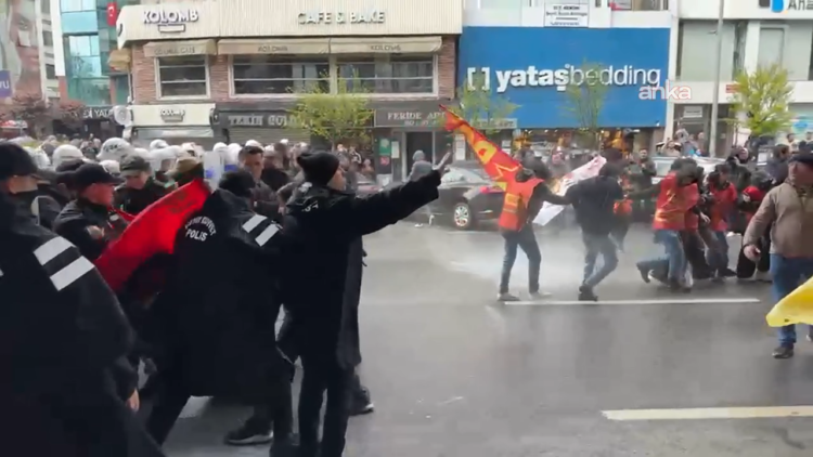 Mecidiyeköy’de çok sayıda kişi gözaltına alındı