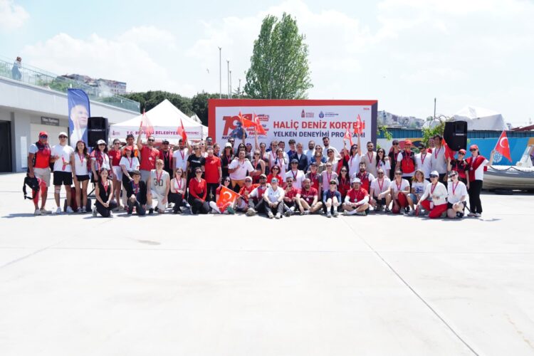 Beyoğlu’nda gençlik rüzgarı: 19 Mayıs coşkuyla kutlandı