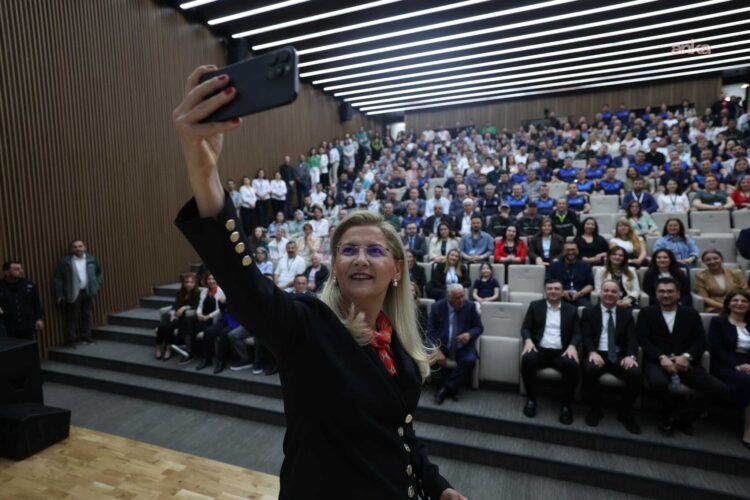 Bakırköy Belediye Başkanı Ovalıoğlu, personel ile bayramlaştı