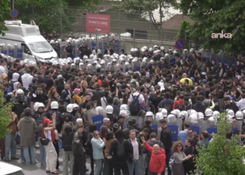 Kapatılan Bilgi Üniversitesi’ndeki eyleme polis ablukası