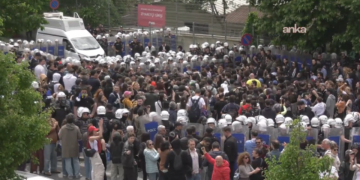 Kapatılan Bilgi Üniversitesi’ndeki eyleme polis ablukası