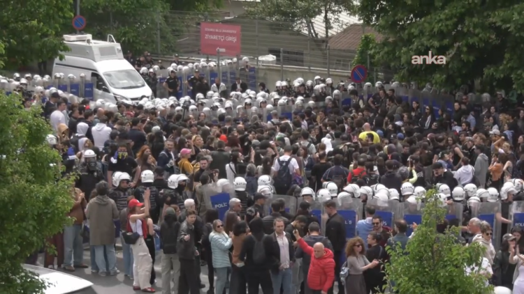 Kapatılan Bilgi Üniversitesi’ndeki eyleme polis ablukası