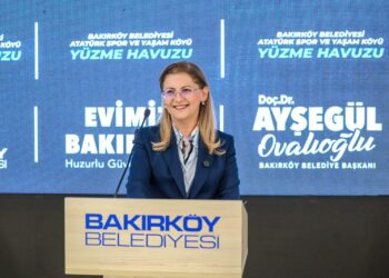 Bakırköy Belediyesi yüzme havuzu yenilenen yüzüyle açıldı