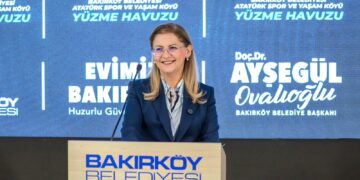 Bakırköy Belediyesi yüzme havuzu yenilenen yüzüyle açıldı