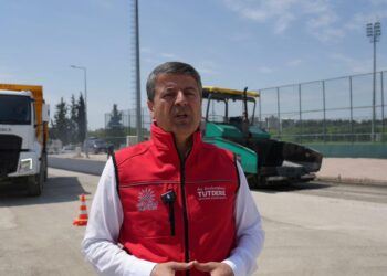 Adıyaman Belediyesi, Karaali Caddesi’nde asfalt serim çalışmalarına başladı