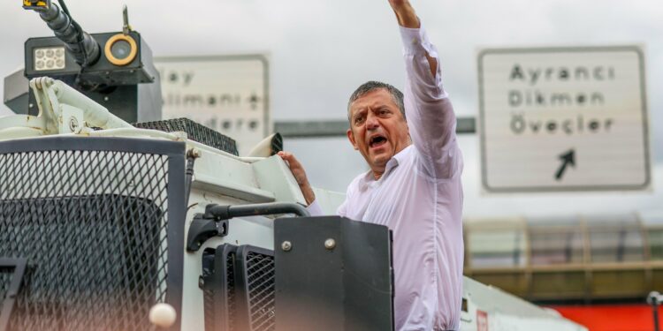 Özgür Özel: “Bugün bir milattır; bugünün öncesi vardır, sonrası olacaktır”