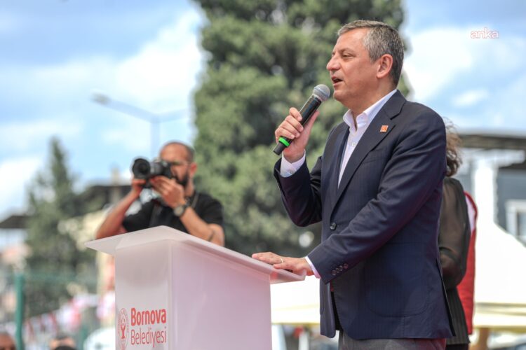 Özgür Özel: “İktidara geldiğimizde balyozumuz otobanların gişelerini kırmak için kalkacak”