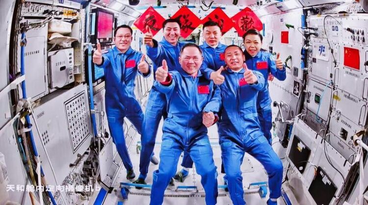 Çin’in Shenzhou-23 astronotları Tiangong uzay istasyonuna giriş yaptı