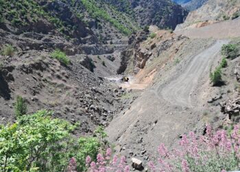 Artvin’de dere yatağına maden atıkları dökülmesi tepkilere yol açtı
