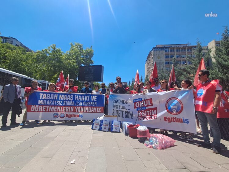 Eğitim-İş’ten MEB önünde protesto: “Bakan karneyi değil, gitmeyi hak ediyor”