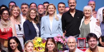 Bakırköy Belediye Tiyatroları sezonu rekor seyirciyle kapattı